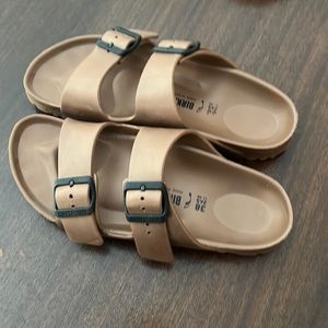 Gently used. Few scratches here and there but I’m pretty good condition.